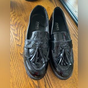 Women’s size 8 Jones New York loafer
